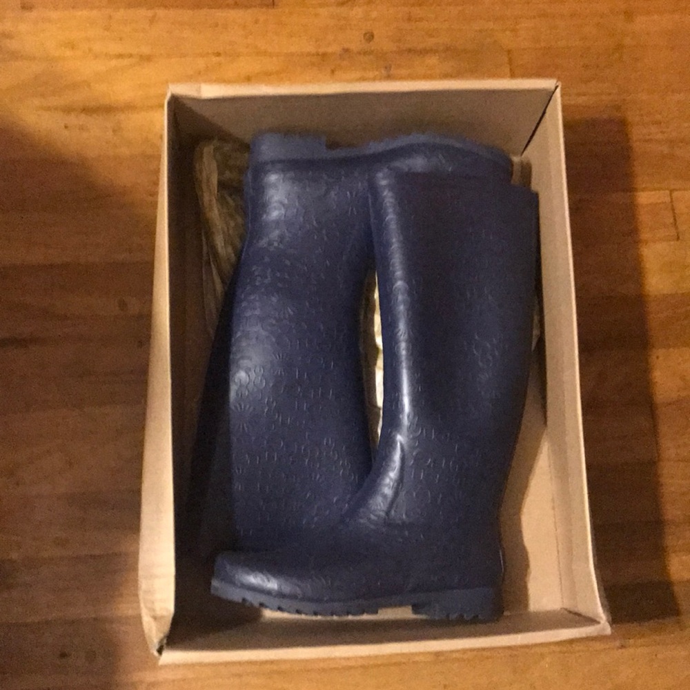 Ugg rain boots